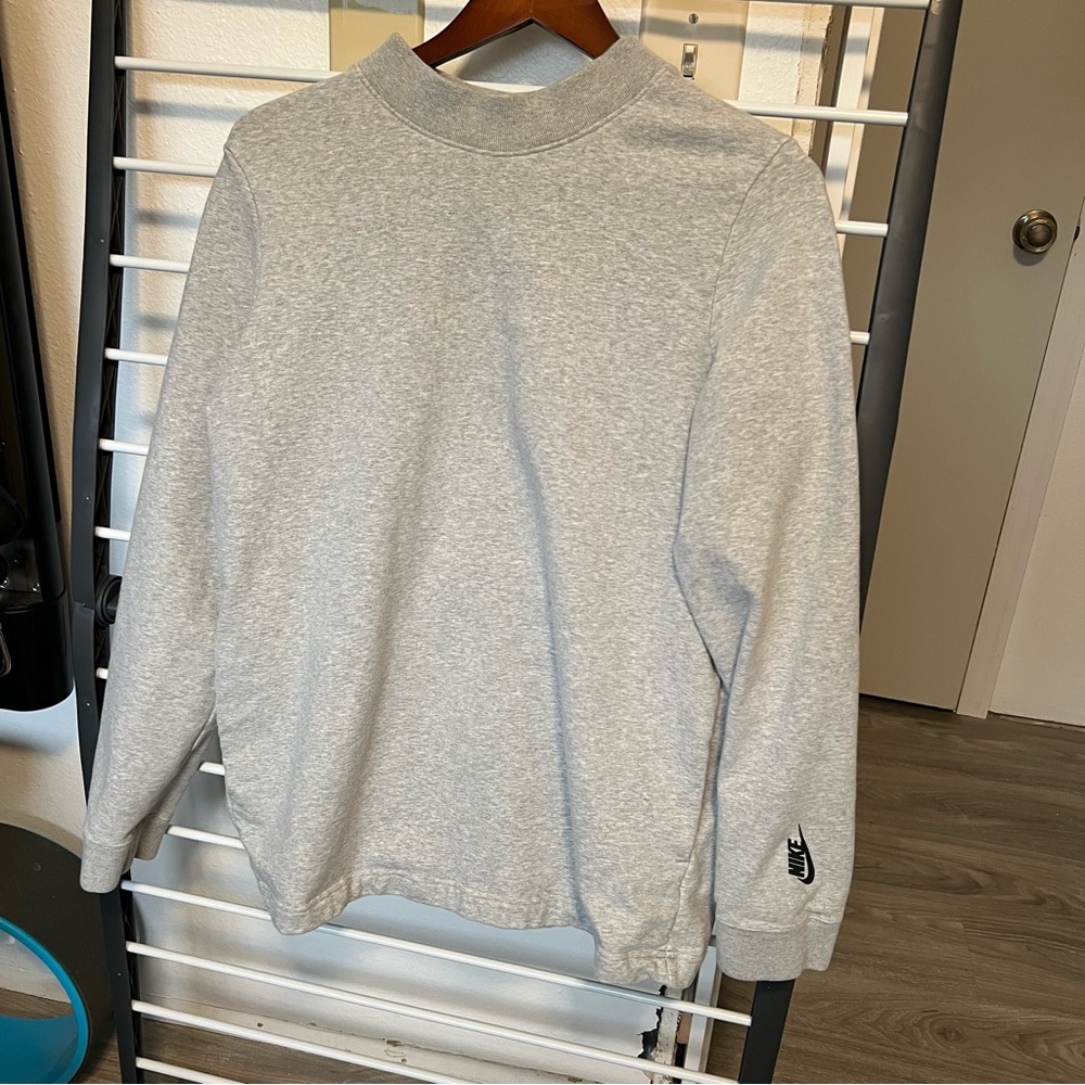 Grey Nike crewneck with pockets